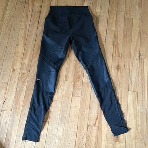 ALO Yoga Leggings, Charcoal Grey, Size XS.